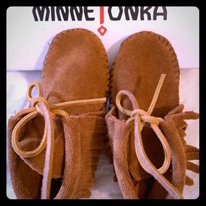 Infant MinneTonka softsole boot